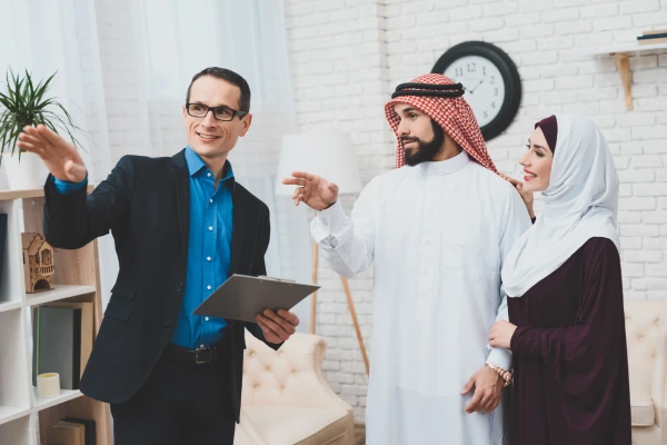 caucasian-mortgage-consultant-rich-saudi-clients