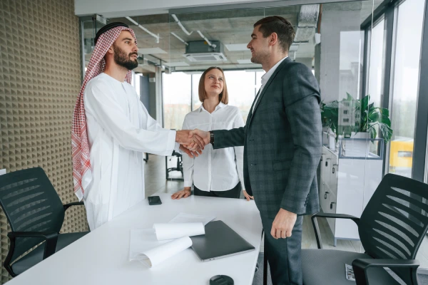 doing-handshake-muslim-businessman-traditional-outfit-with-colleagues-office